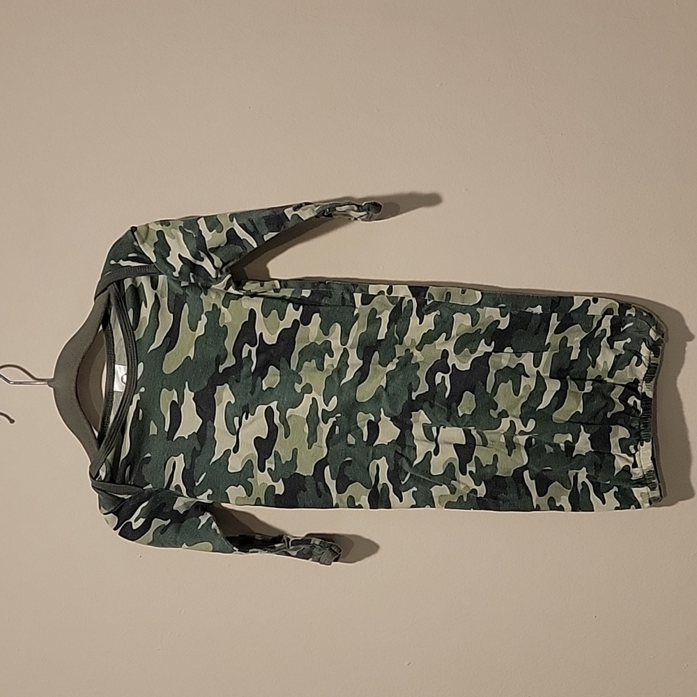 Gerber sleepsack 0-6 months camoflague green one piece onsie pjs